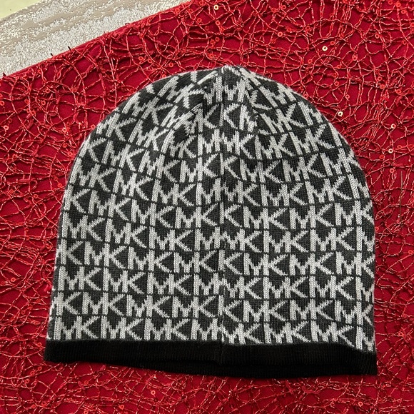 Michael Michael Kors Women’s Toque - Picture 4 of 10